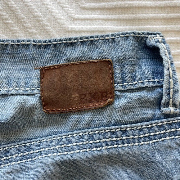 BKE Men's 30R Jake Straight Jeans Faded Light Blue Denim Stretch White Stitch - Picture 6 of 15